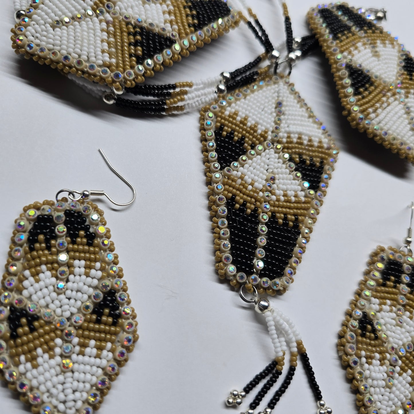Beaded biege feather set